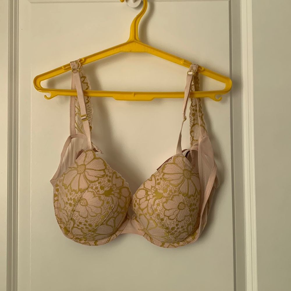 NWOT NEVER WORN Victoria’s Secret Bra